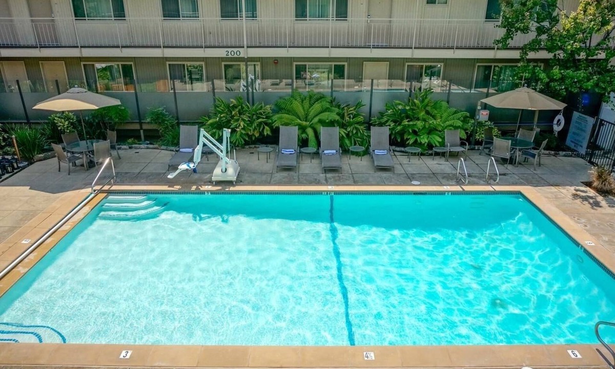 Corte Madera Hotel | Convenient Suite | Near Trails & Dining | Outdoor Pool | Parking | BBQ Area