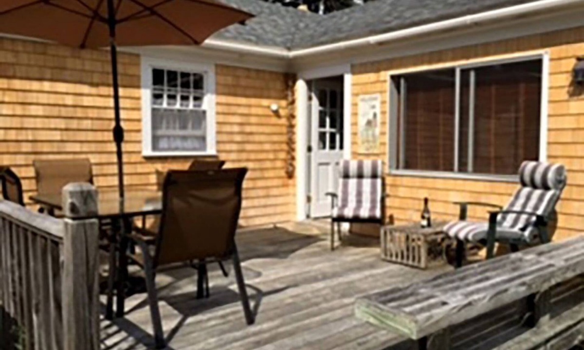 Harwich Port House | Convenient to beaches, shops and all Harwichport has to offer