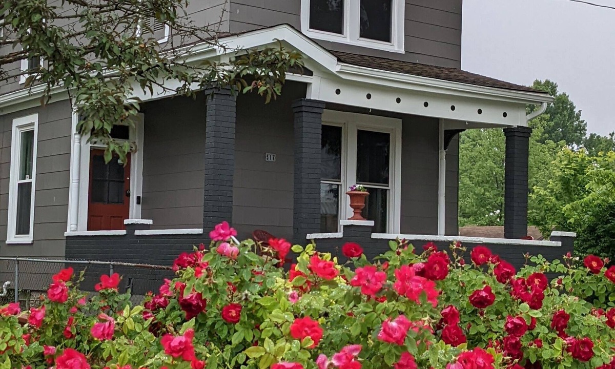Arlington Heights House | Convenient to Everywhere! Train-Themed Bnb by active Railroad - Cincinnati Area