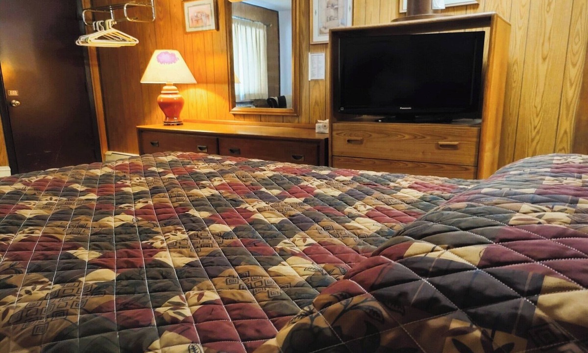International Falls Hotel | Convenient Retreat w/Free Breakfast Ideal for Exploring Voyageurs National Park
