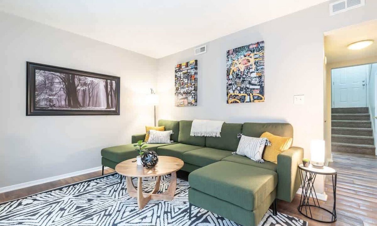 Bloomington Condo | Convenient Wayfarer’s Rest