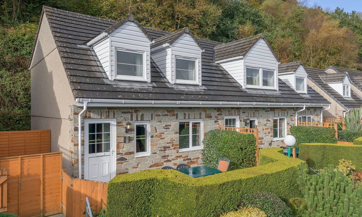 Saltash Cottage | Conveniently located to explore all that Cornwall and Devon have to offer
