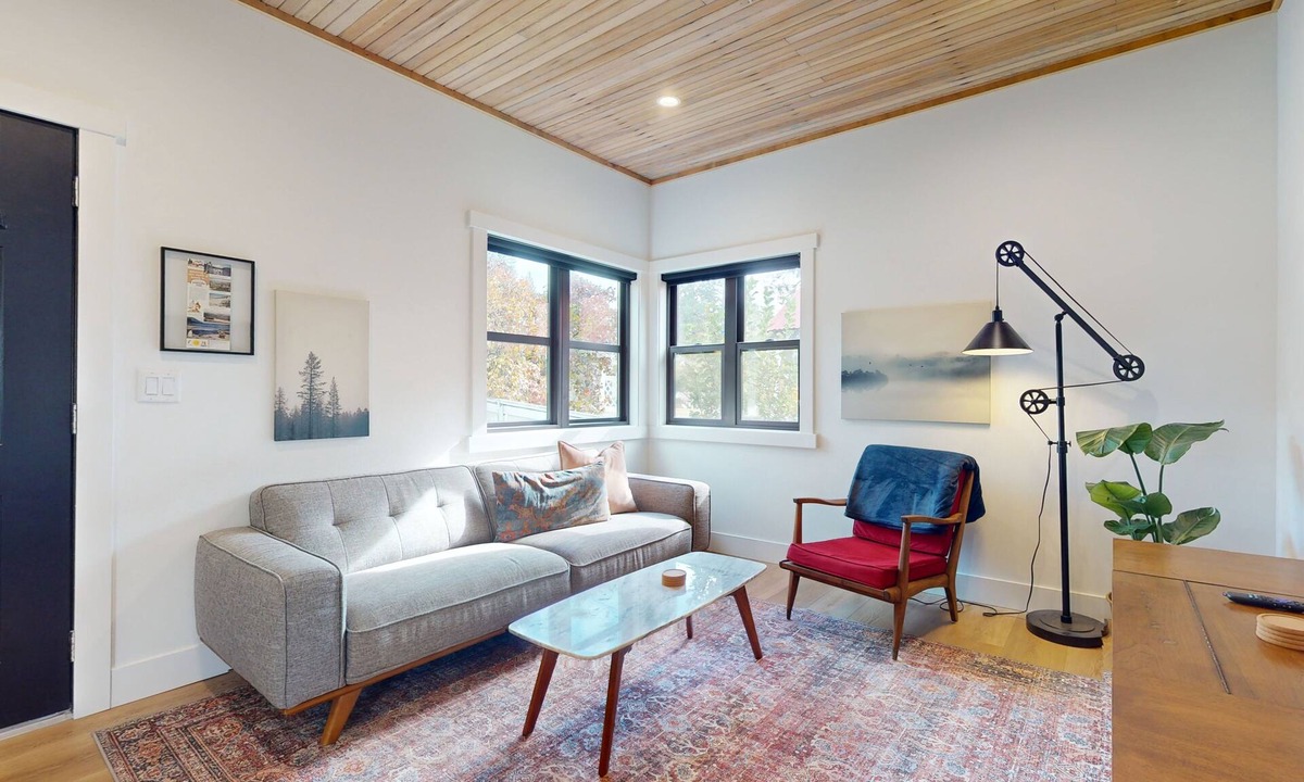 Ronald House | Conveniently located, Cabin w/foosball, gas grill, kids games, near town!