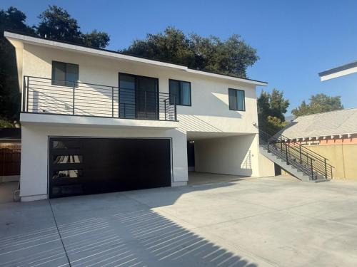 Altadena Apartment | Conveniently Located Near JPL Rose Bowl and Freeway