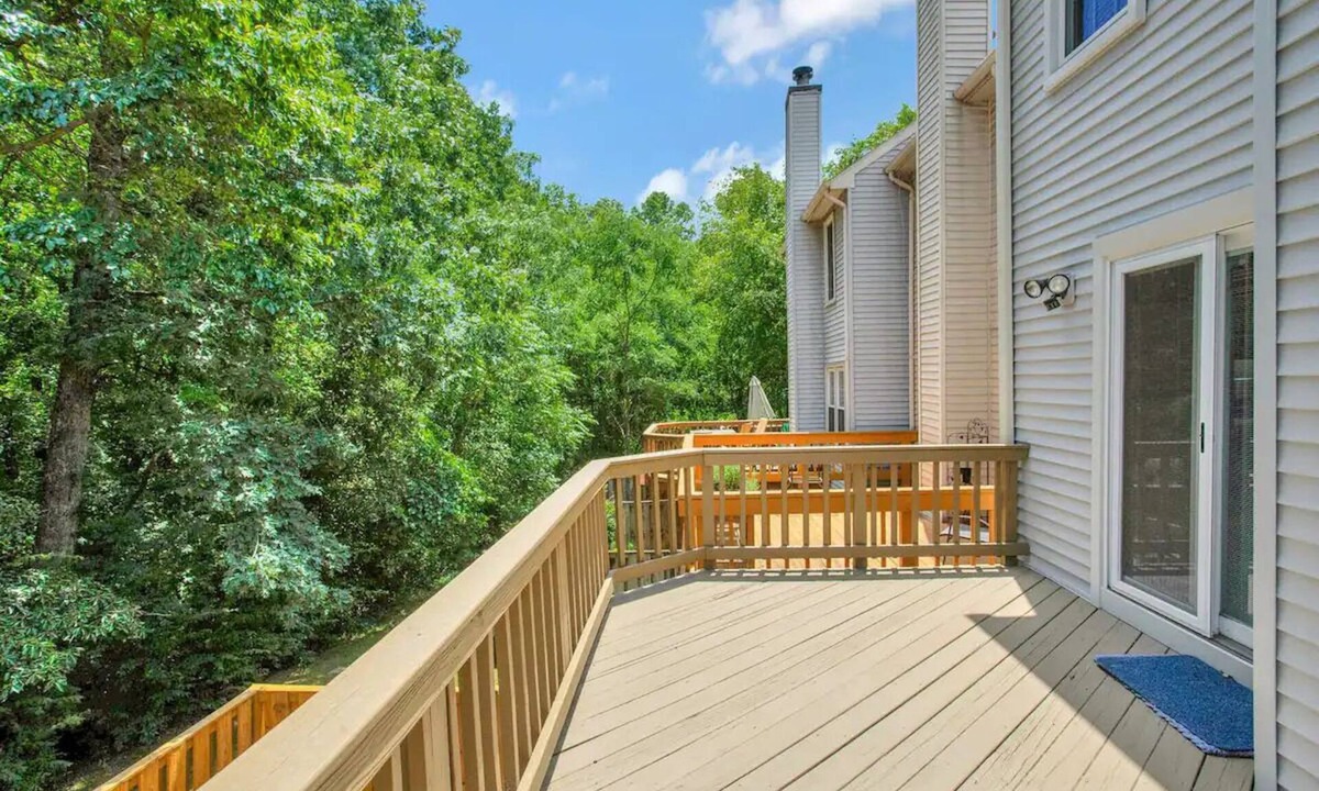 Franconia House | Conveniently Located Alexandria Townhouse