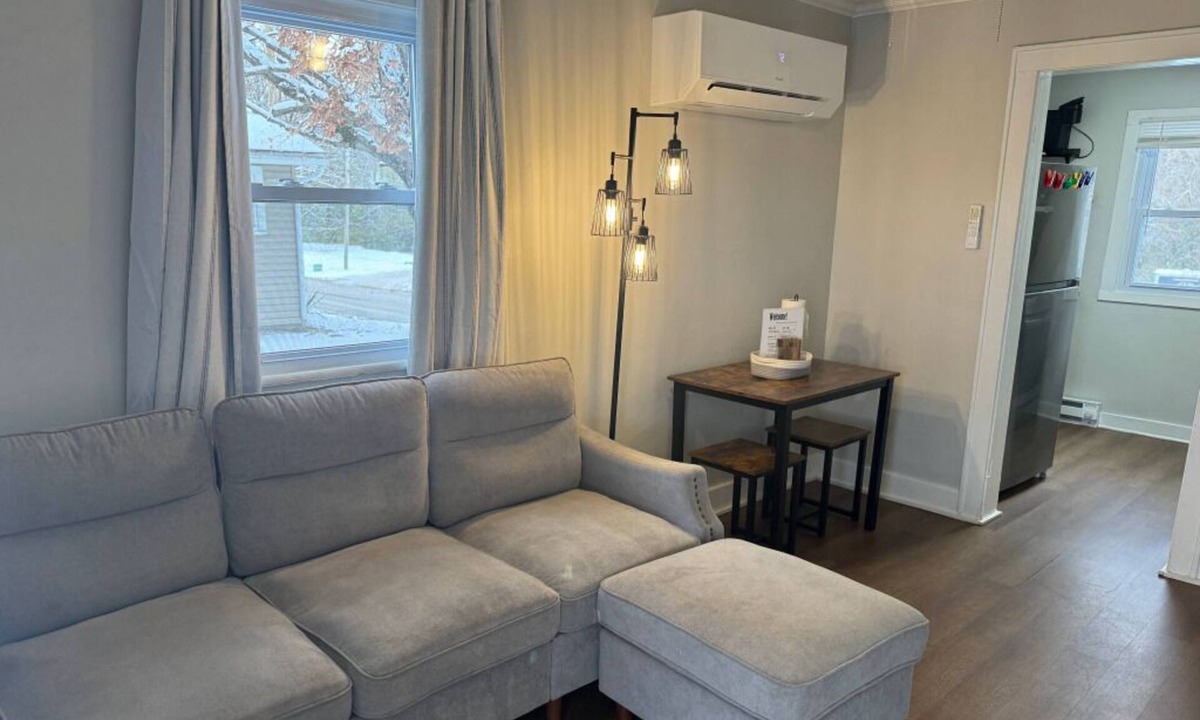 Vincennes Apartment | Conveniently located, cozy units designed with the business traveler in mind.