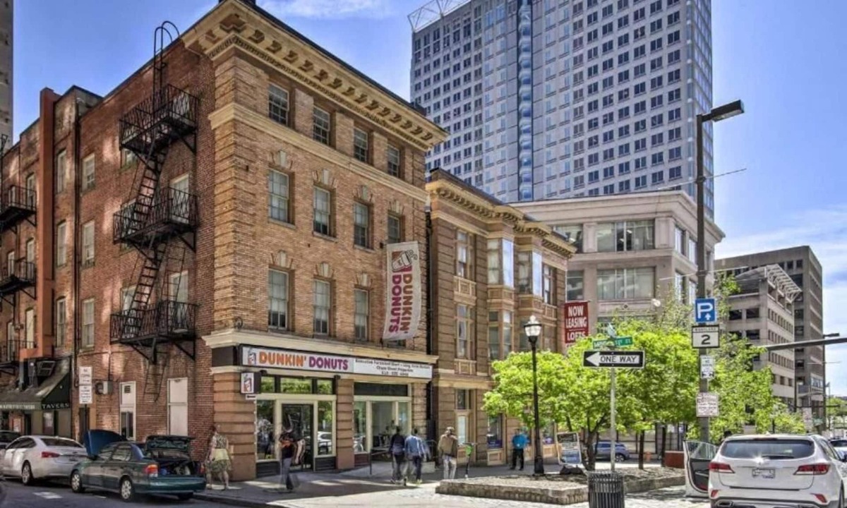 Downtown Baltimore Apartment | Convention Center PH Free indoor parking