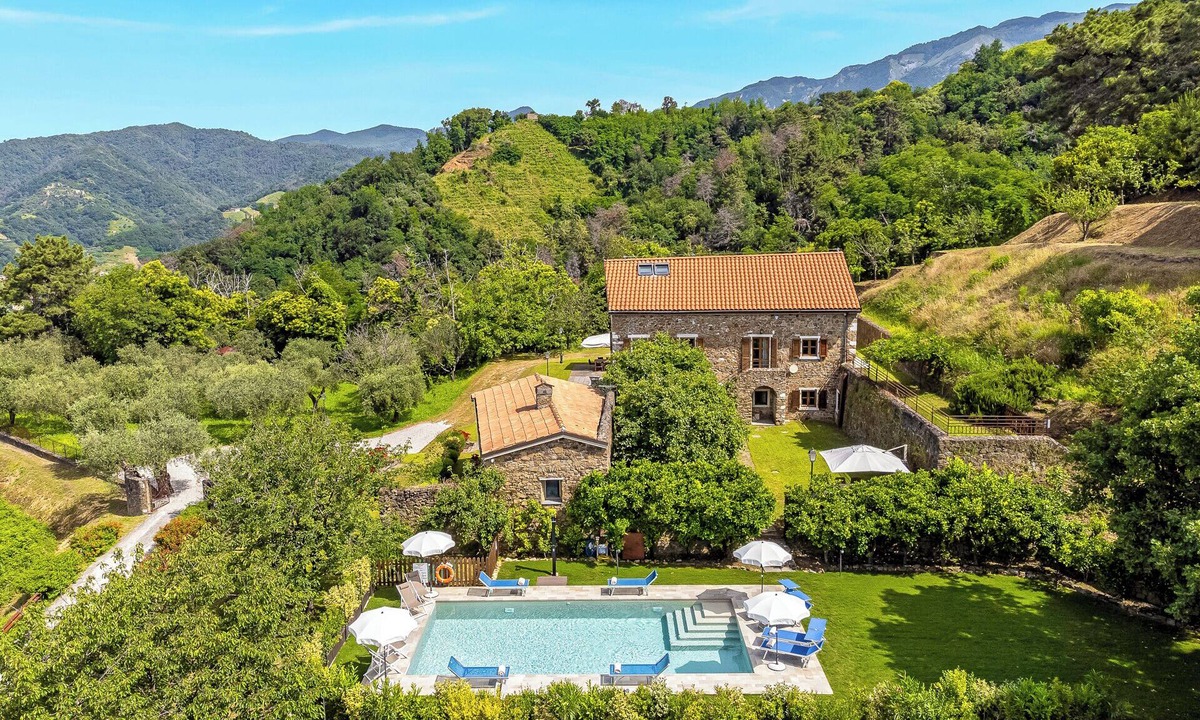 Carrara Villa | Convento La Perla - an old renovated private villa with swimming pool in Carrara