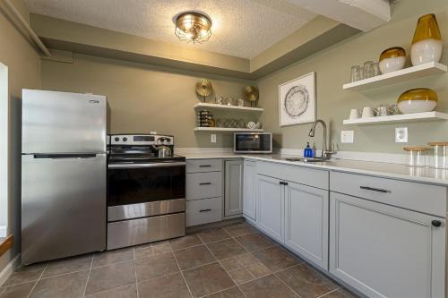 Carbondale Hotel | Converted Historic Suite Full Kitchen, 3rd Flr