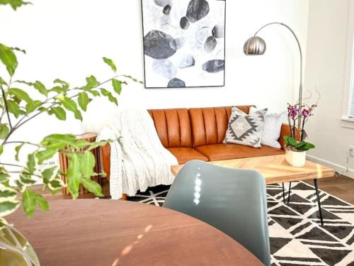 San Anselmo Apartment | Cool and Classy Steps to Downtown