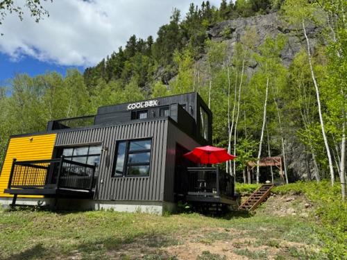 L'Anse-Saint-Jean House | cool box