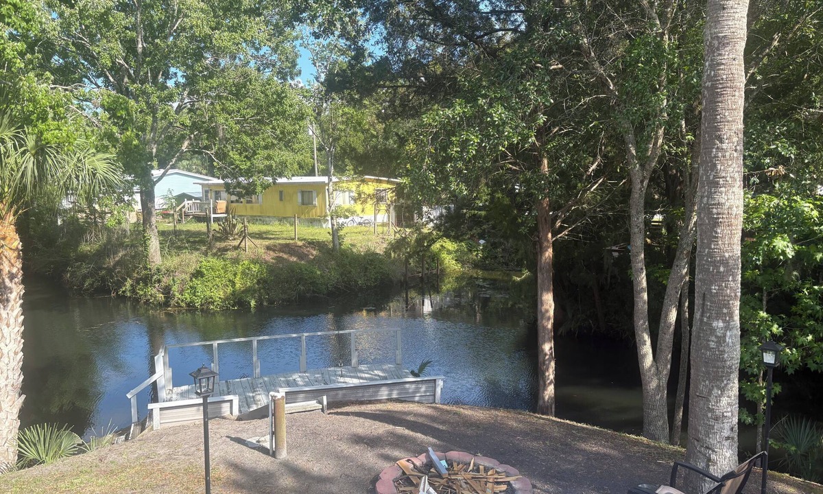 Chassahowitzka House | COOL CHAZ Waterfront River 2 bedroom Rental-4Kayaks-1Canoe-2docks-boathouse
