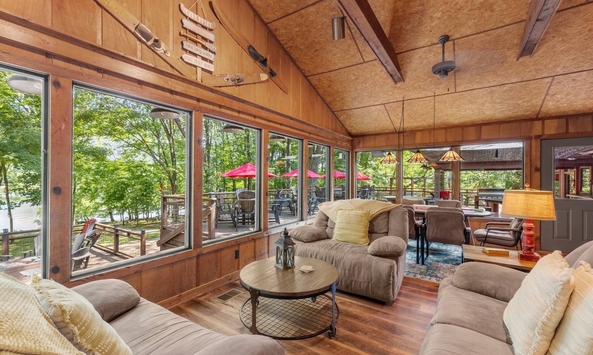 Cadiz Cottage | Cool Goose Landing Private Dock Large Deck Game Room 61