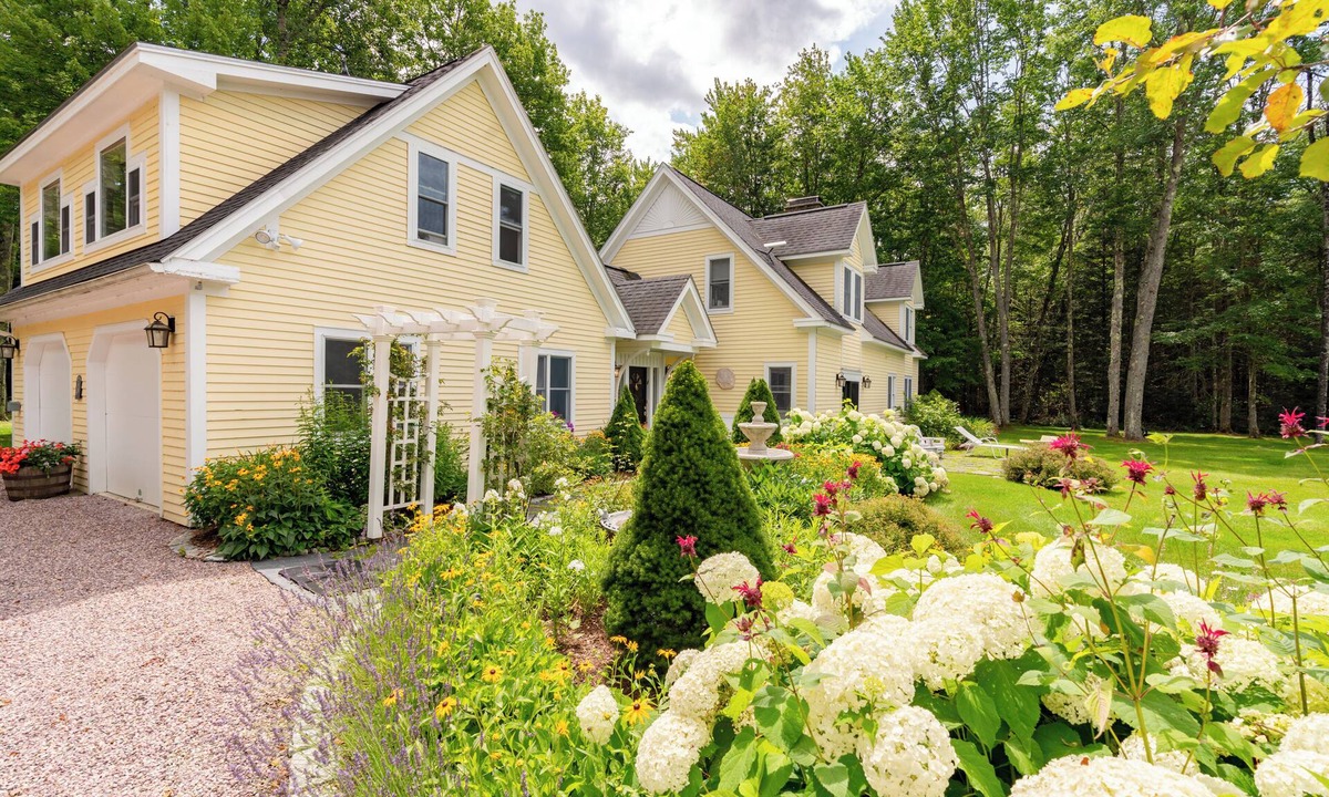 Stowe House | Cool Pool - Charming 5-bedroom house in Stowe