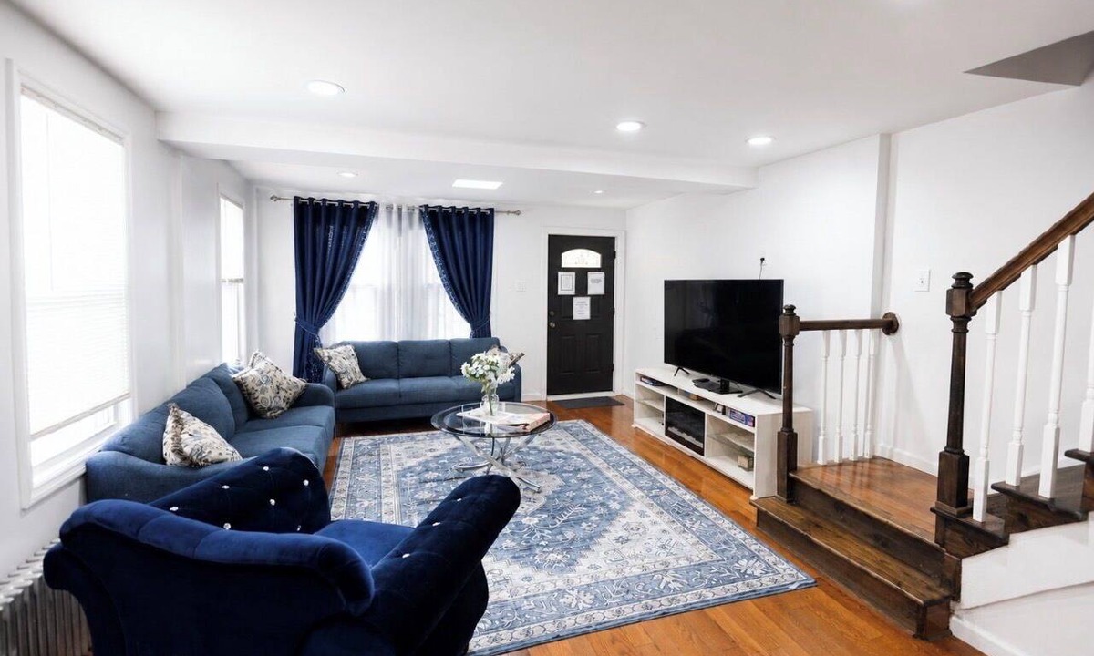 Constable Hook House | Cool- Private-Entire House-Near NYC-EWR/Free Parking-3beds/2bath