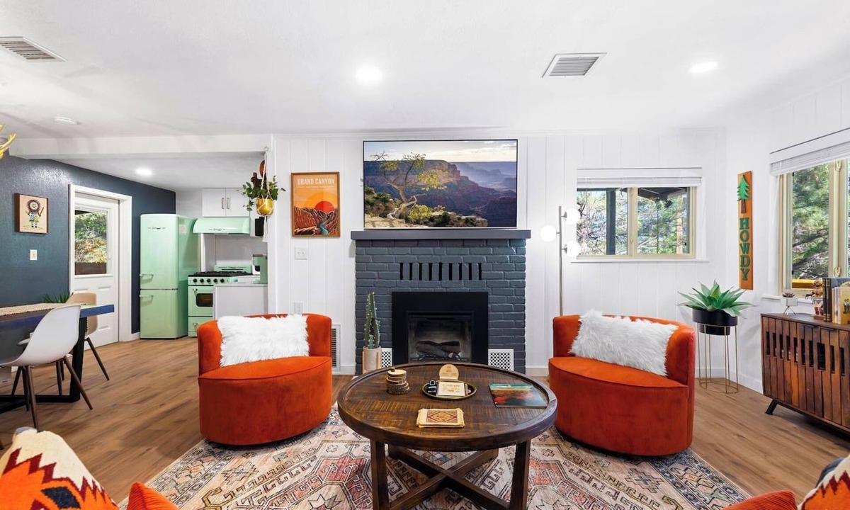 Pinetop-Lakeside Cabin | Cool Retro White Mountain Cabin
