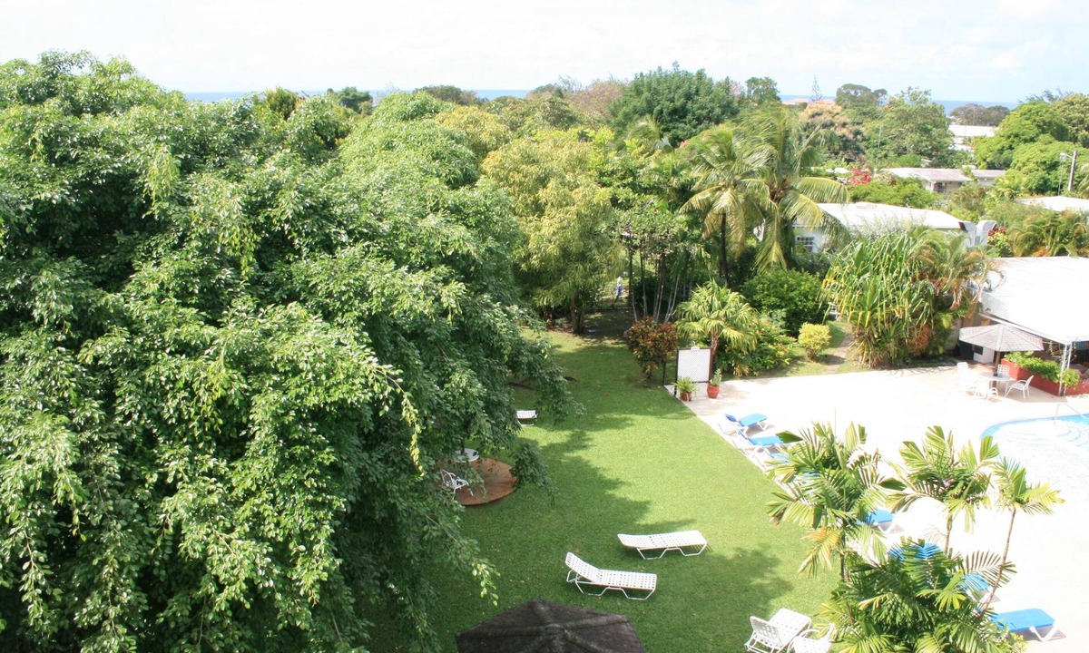 Sandy Lane Apartment | Cool top floor 1 bed Apartment with Shared Pool and Beach Club Membership.