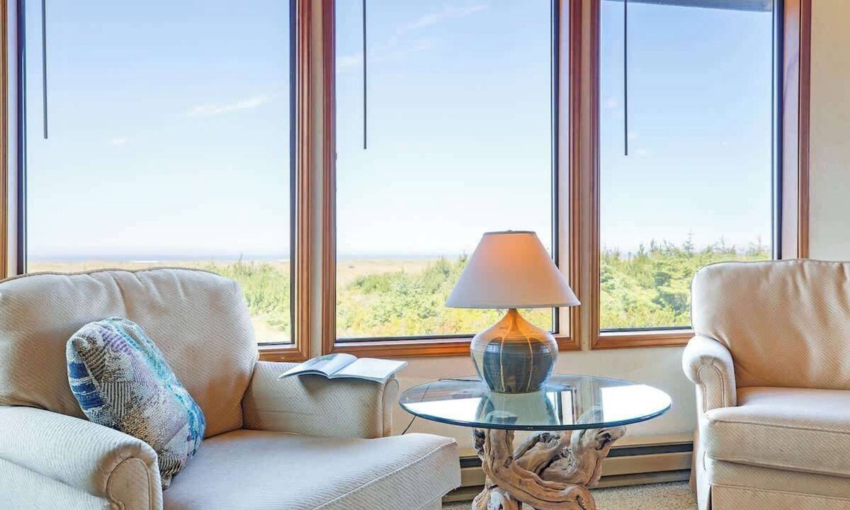 Copalis Beach House | Copalis Beach Retreat | Sleeps 7 | Views & Deck