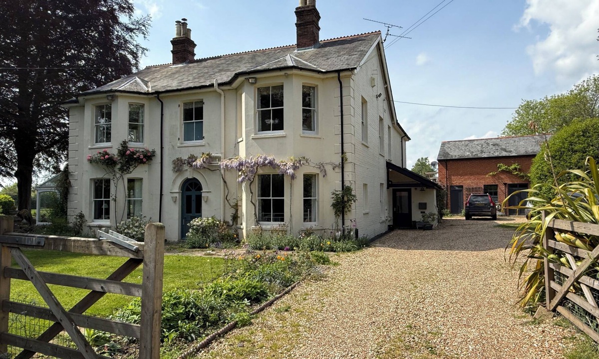 Four Marks House | Copper Beeches - A spacious family home in the heart of Hampshire countryside