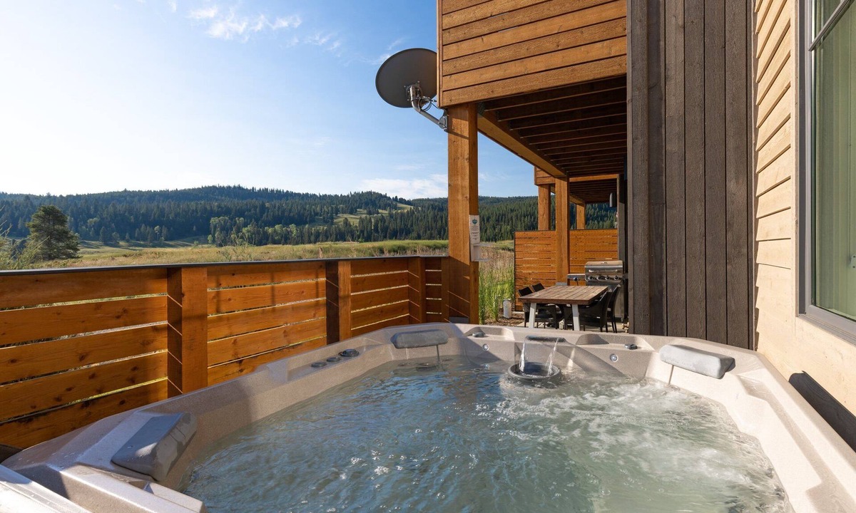 Big Sky House | Copper John townhome w/private hot tub, close to Town Center - Lone Peak Luxury Escape
