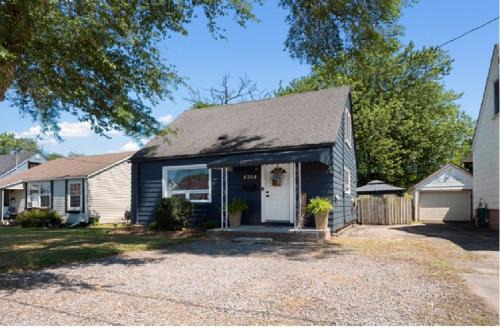 Niagara Falls House | Cora Stay