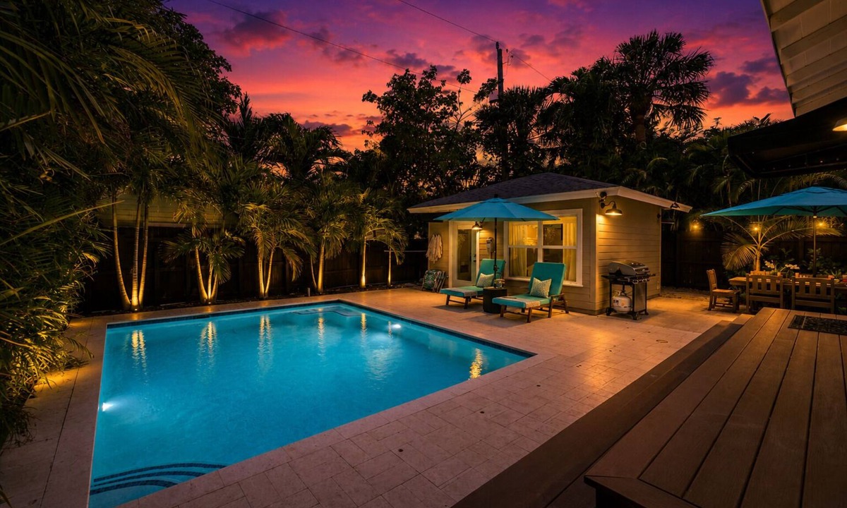 Flamingo Parks House | Coral Cove Hideaway | Guest House & Heated Pool!