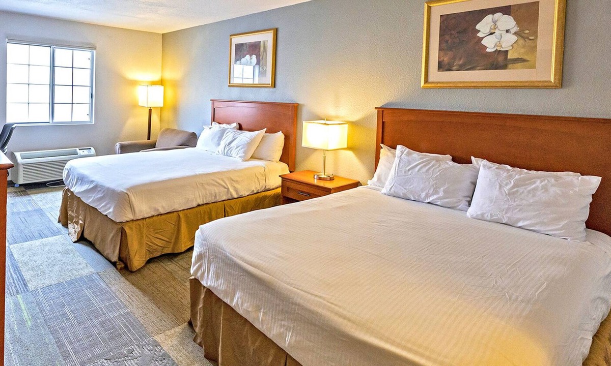 Fairfield Hotel | Coratel Inn by Jasper Iowa Fairfield - Deluxe 2 Queen Bed Non Smoking