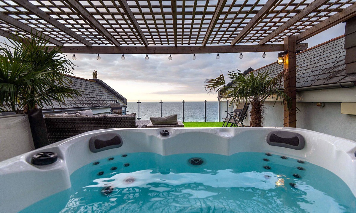 Portwrinkle House | Cormorant - Beachside House with Terrace Hot Tub & Stunning Views