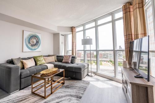 CityPlace Apartment | Corner 2 Bedroom 2 Bathroom Condo Balcony Iceboat Terrace Downtown Toronto