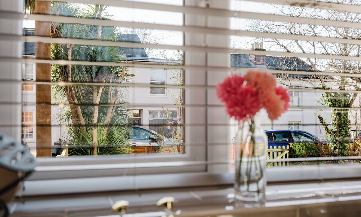 Cheltenham House | Corner House - Bright 2BD in Cheltenham