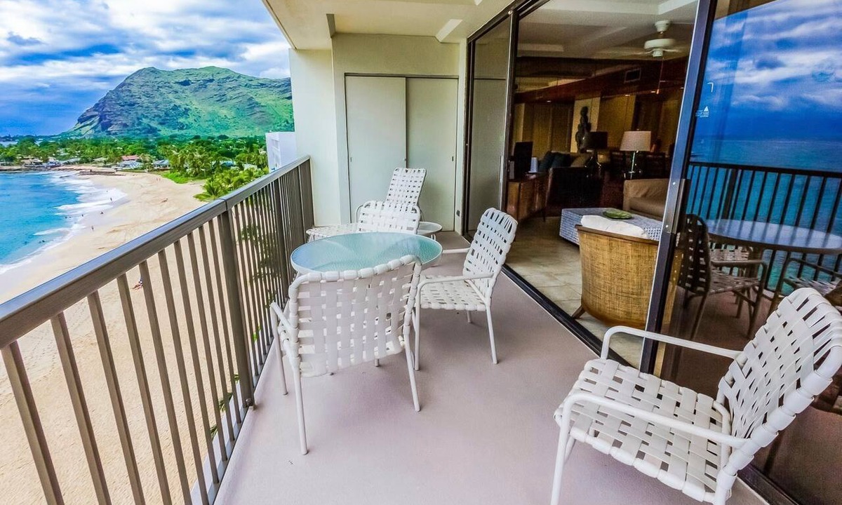 Makaha Condo | Corner Oceanfront 1BR Condo w/Panoramic Views