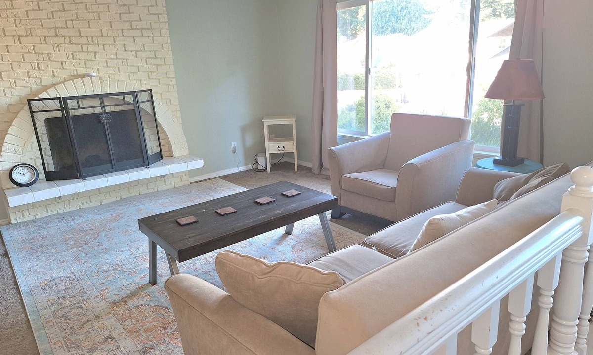 North Creek House | Corner room in a quiet house and safe neighborhood.