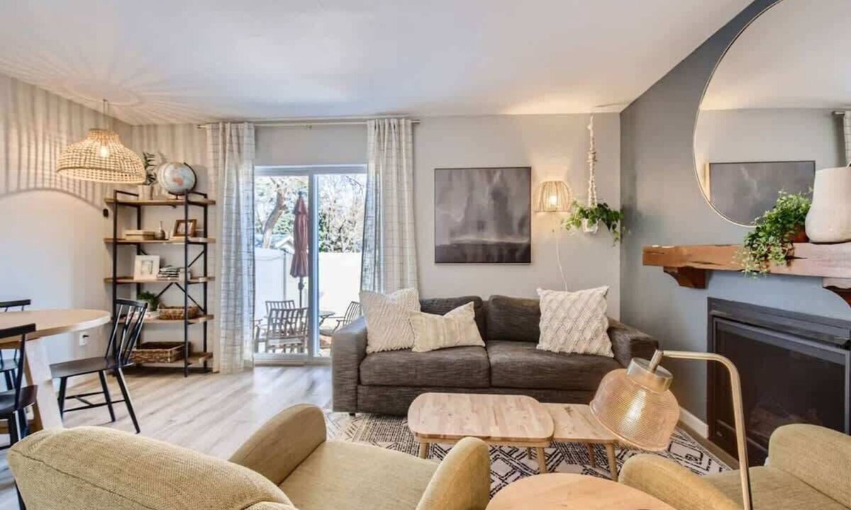 Lafayette House | Corner Unit 2 BDR/2.5 BA Lafayette Townhome