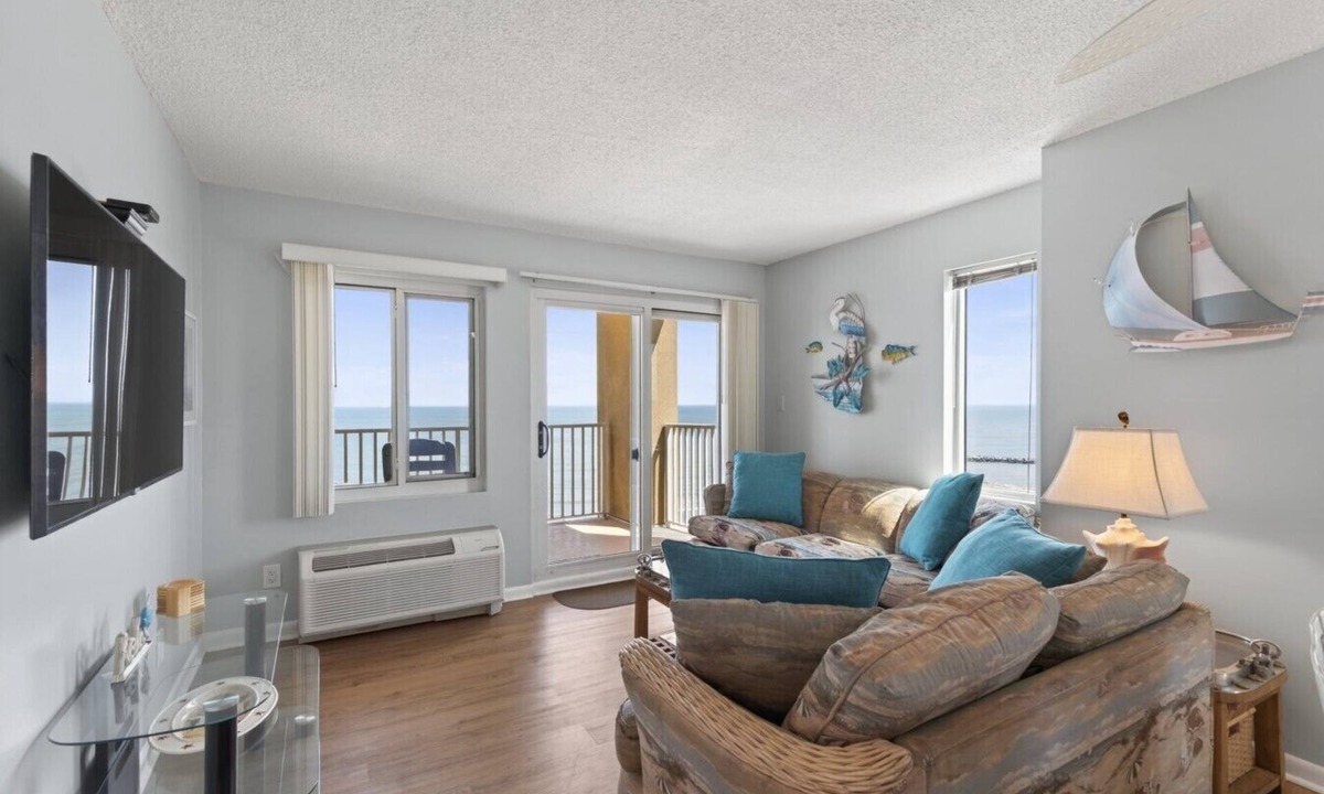Northeast Virginia Beach Apartment | Corner Unit w/Sunrise & Sunset Views!| Pool | 1307