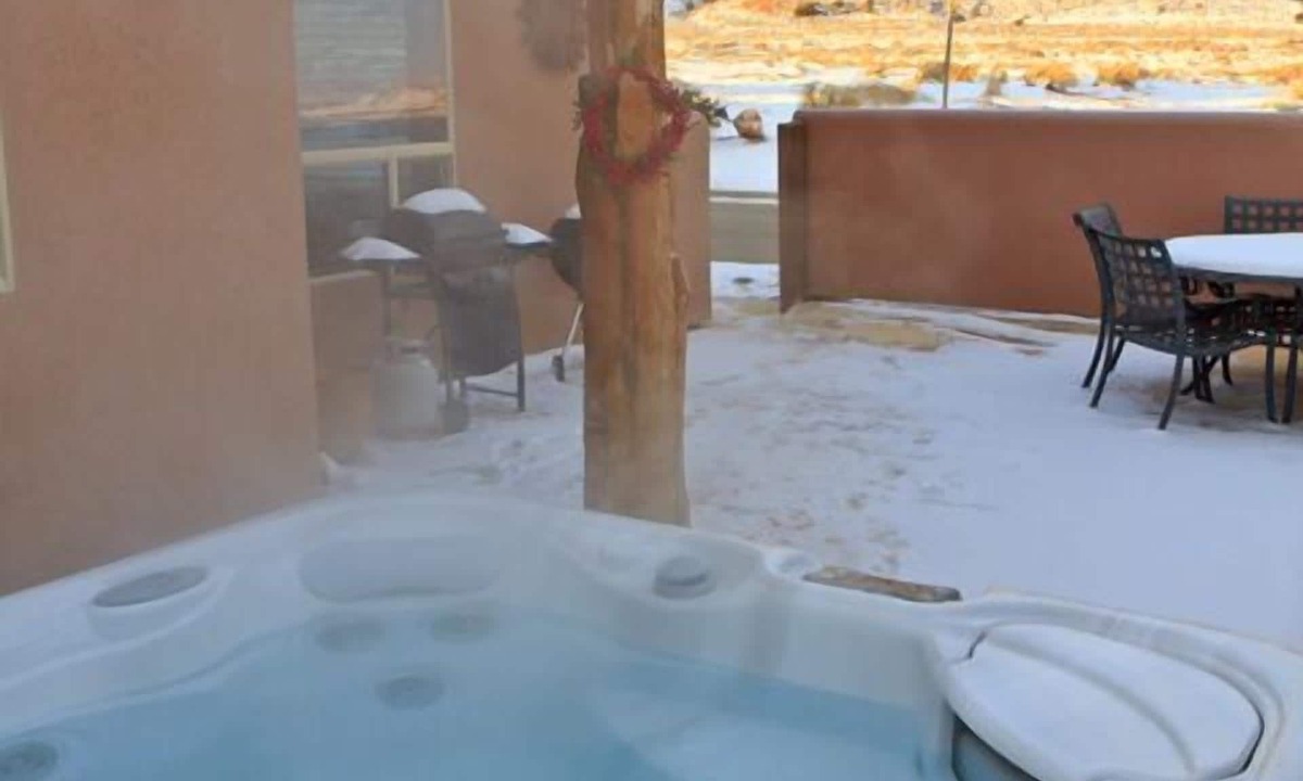 Moab South Valley House | Corner Unit with hot tub, views! Stargazing included.