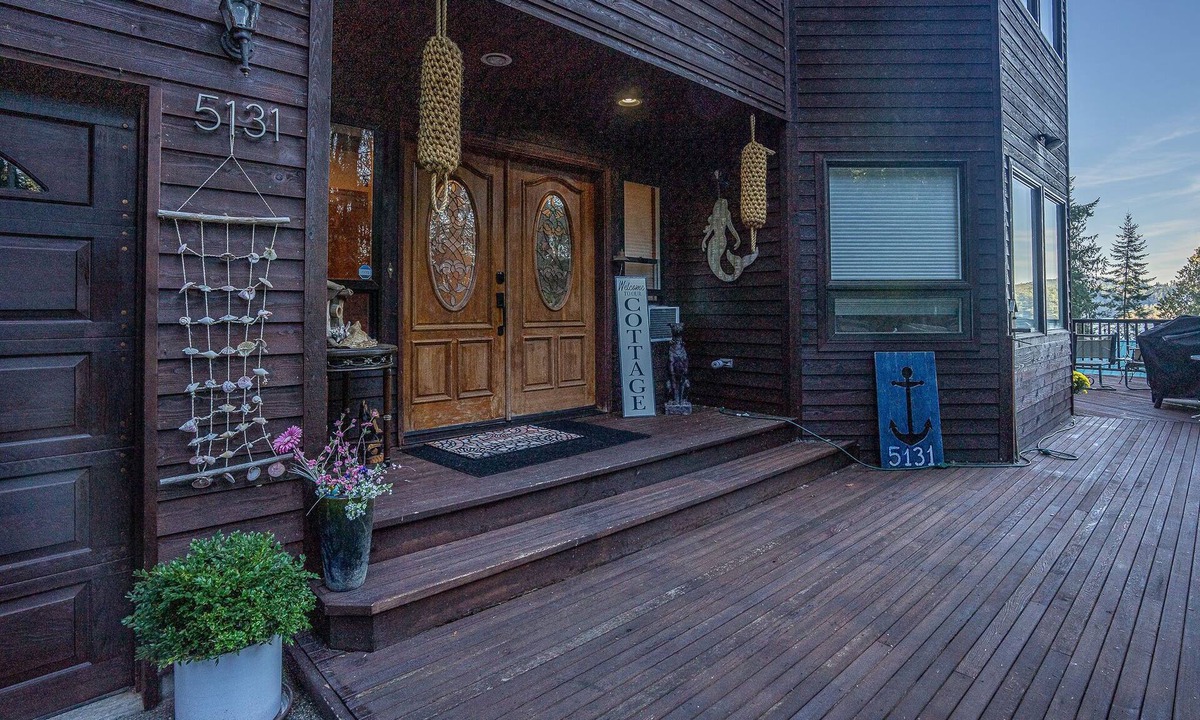 Oak Harbor House | Cornet Bay Lodge. Park retreat
