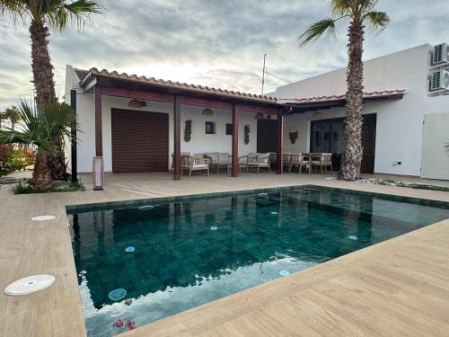 Daimuz Villa | Corona beach
