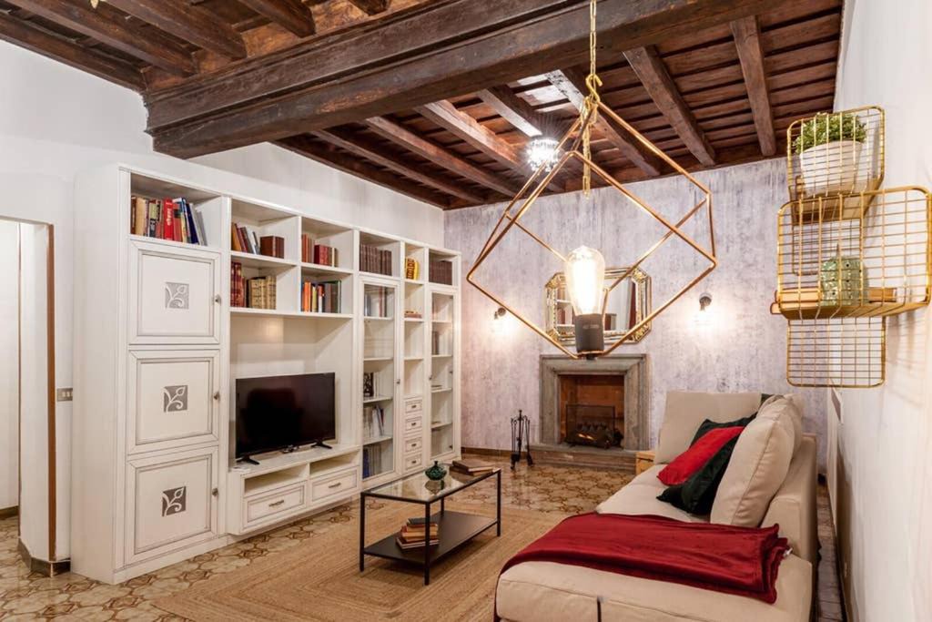 Rione V Ponte Apartment | CORONARI 31