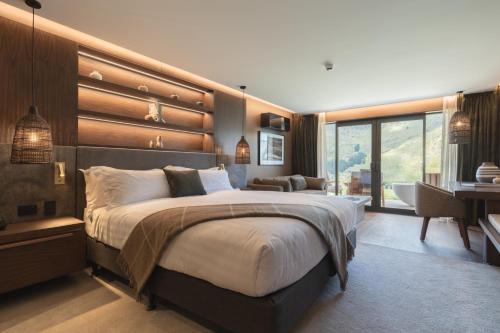 Arthur's Point Hotel | Coronet Ridge Resort