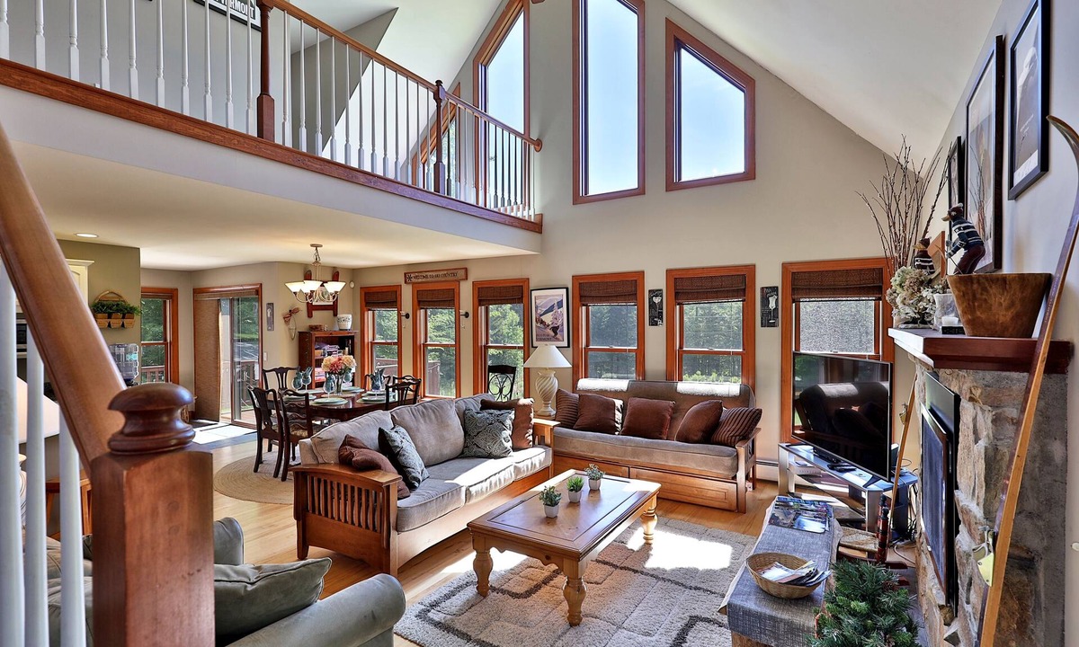 Killington House | Cortina Mountain Chalet - Outdoor Hot Tub - Close to Pico and Killington Mountains