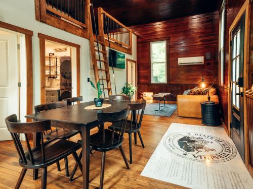 Procious Apartment | Corton Lodge Riverview Suite Private Riverfront
