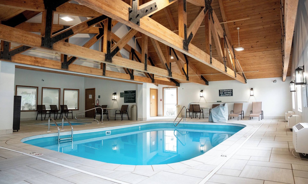 Coshocton Hotel | Coshocton Village Inn and Suites