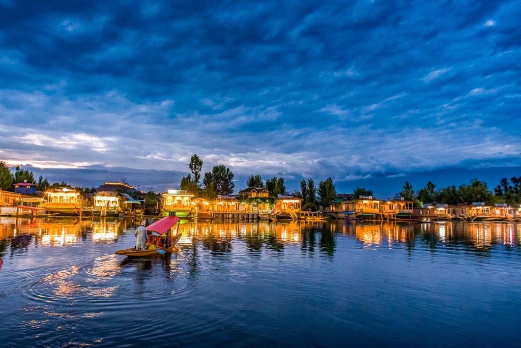 Dal Lake Boat Rental | Cosmo Luxury Houseboat - The Khar palace