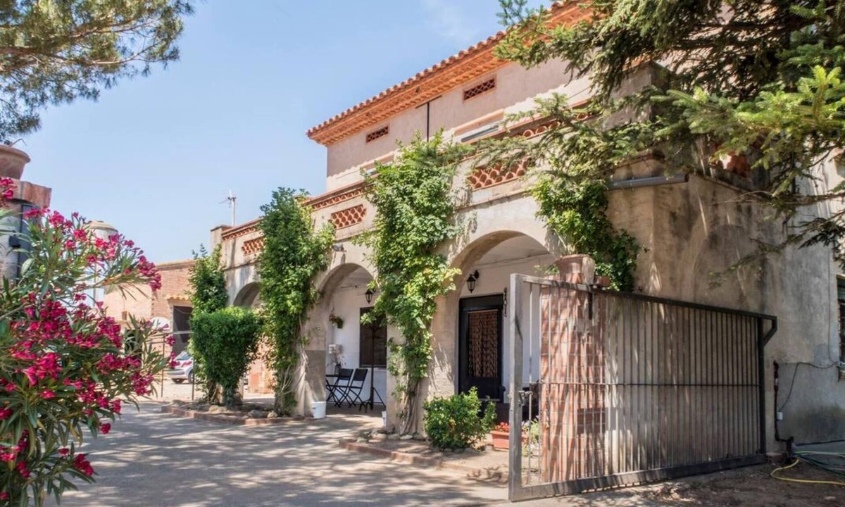 Viladamat Villa | Costabravapartment - Can Roura, 5kms to the beautiful Costa Brava beaches.