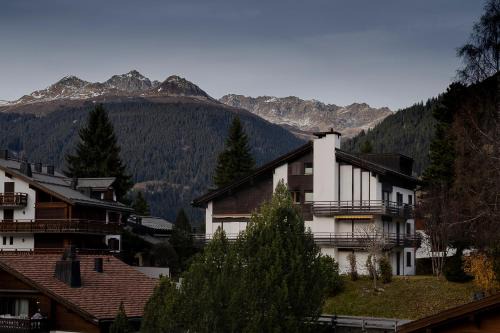 Klosters Platz Apartment | Cosy Alpine Chic Studio
