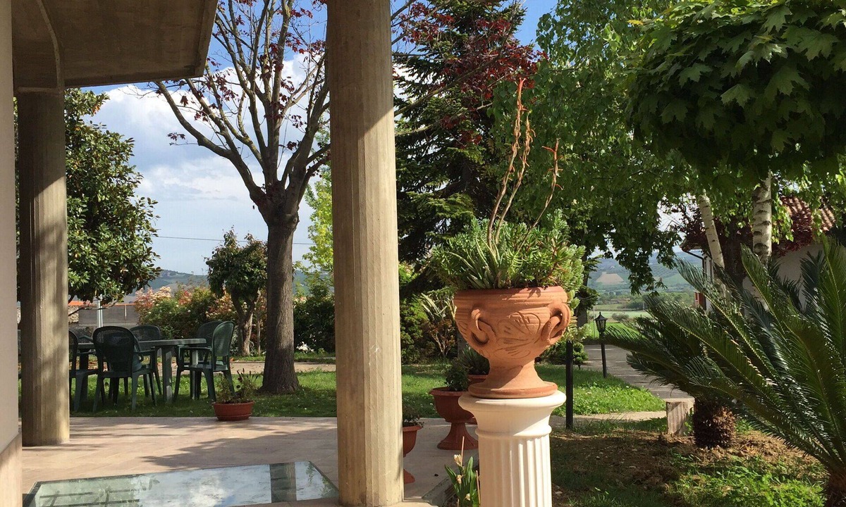 Roseto degli Abruzzi Villa | Cosy apartment in villa for 6 people with WIFI, TV and patio