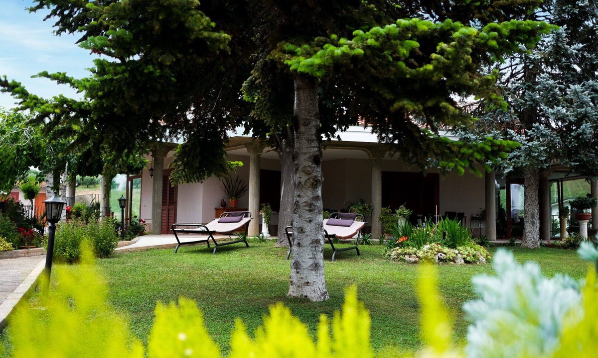 Roseto degli Abruzzi Villa | Cosy apartment in villa for 2 people with WIFI, A/C, TV and patio