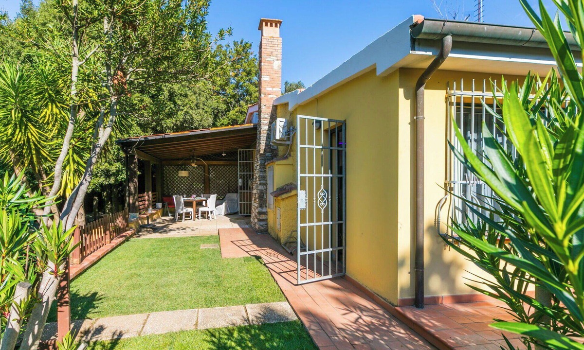 Casale Marittimo Apartment | Cosy apartment for 4 people with pool, WIFI, A/C, terrace and pets allowed