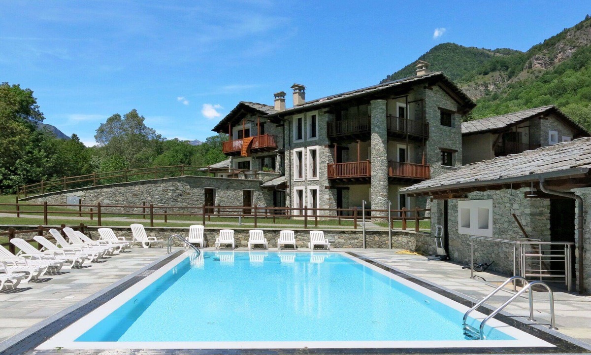 Sampeyre Apartment | Cosy apartment for 4 guests with pool, WIFI, TV and terrace