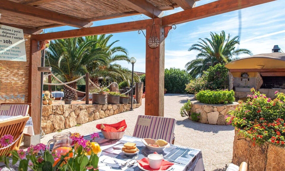 Telti Apartment | Cosy apartment for 5 guests with WIFI, A/C, private pool, TV, patio, pets allowed and panoramic .